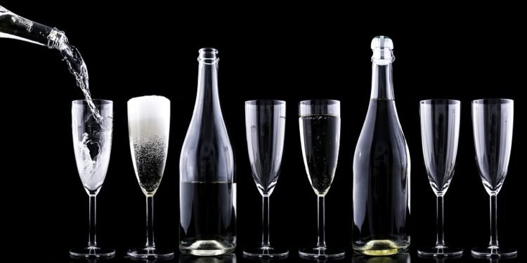 Fizz, Pour, Repeat: The Ultimate Guide to Sparkling Beverages