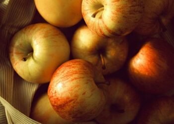 From Fruits to Nuts: The Top 5 Healthy Snacks for Weight Loss